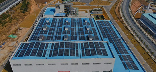 采用低能耗生产工艺、集约化生产工艺等