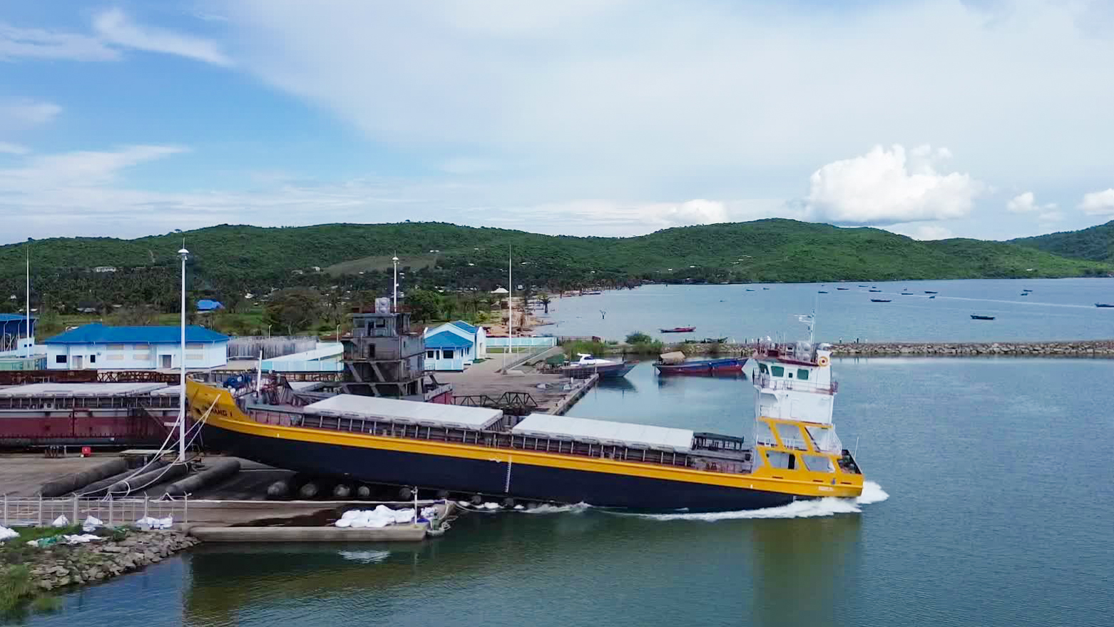 “金航1号”非洲下水 金年会官方网站入口打通自营跨境水运大通道