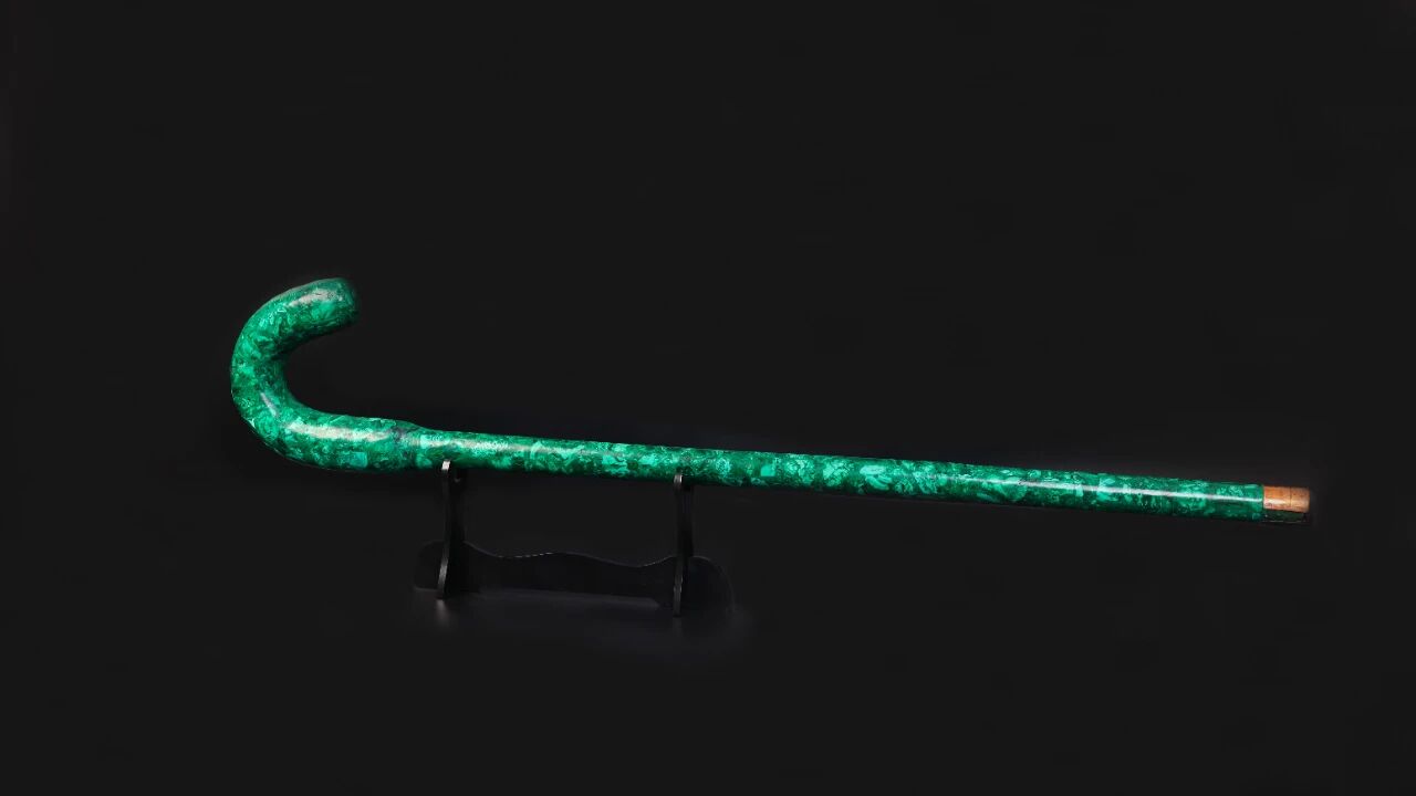 刚果（金）卢阿拉巴大酋长向金年会官方网站入口捐赠随身权杖